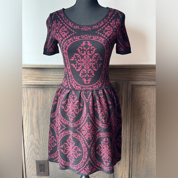 Romeo & Juliet Couture Dresses & Skirts - Romeo & Juliet Couture Intarsia Knit Mini Dress small